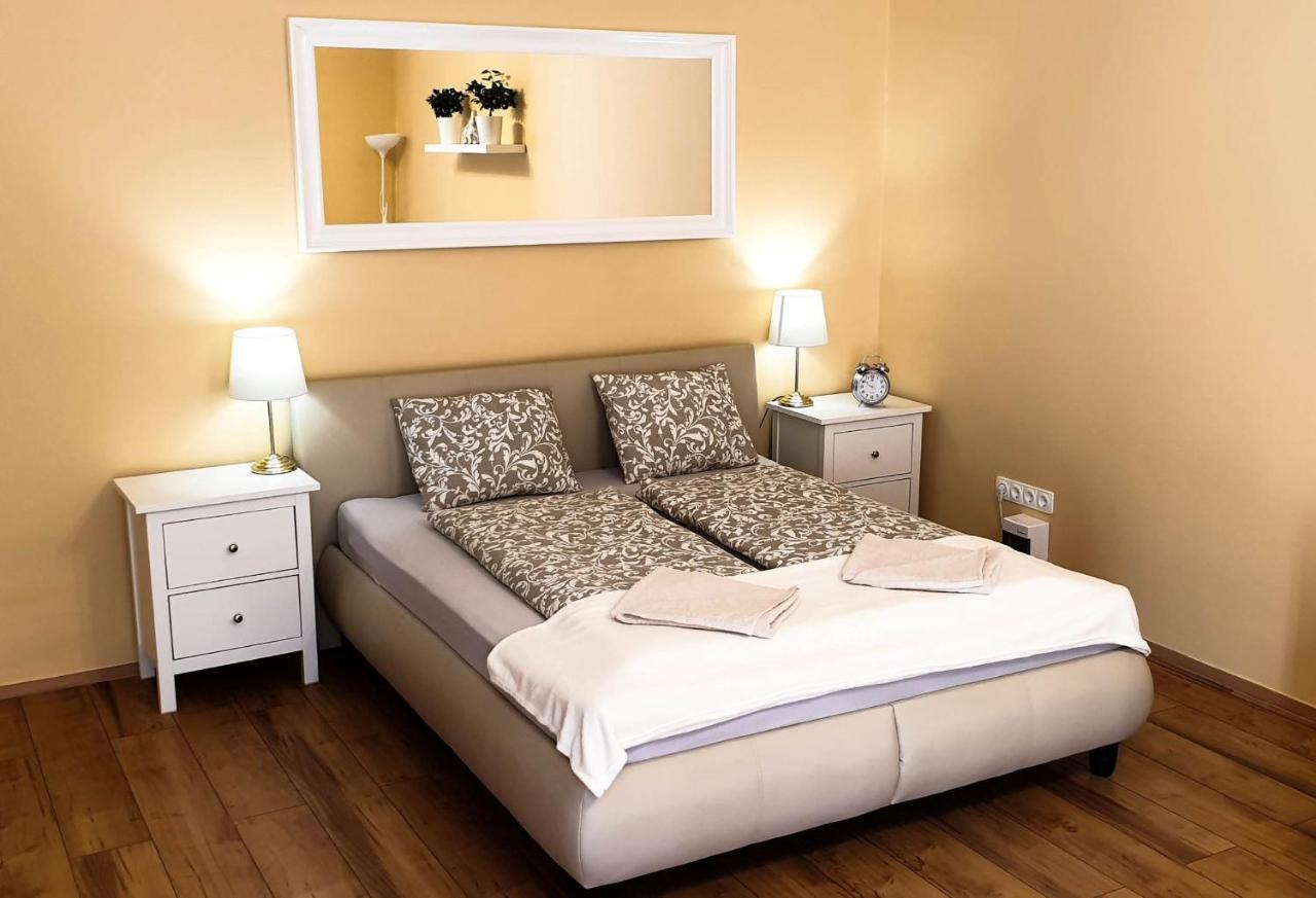 דירות בודפשט Corvin City Center Kisfaludy Apartman מראה חיצוני תמונה